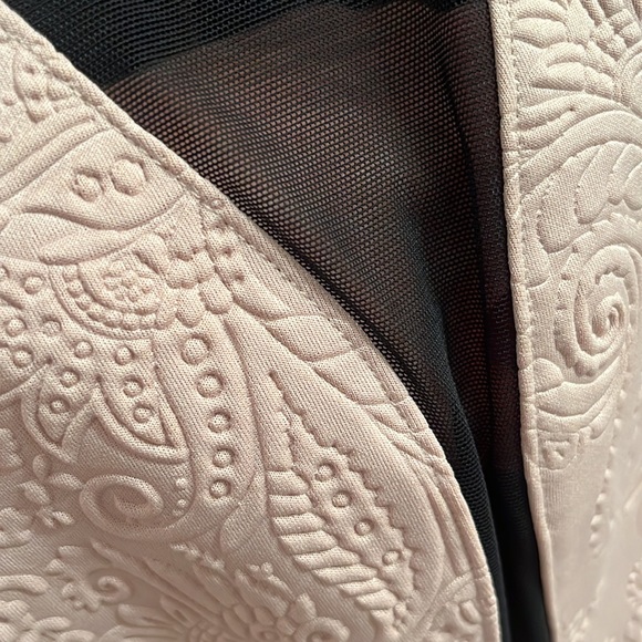 GUESS Embossed Scuba Peplum Dress With Mesh Details NEW - Picture 4 of 8